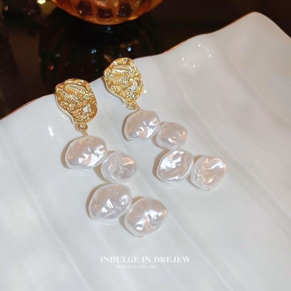 Linxuan Hammered Gold Faux Baroque Pearl Drop Dangle Earrings‎ White Statement